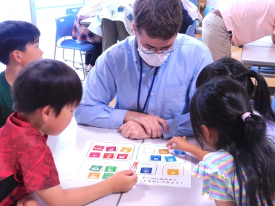 SDGsについて考える子どもたち
