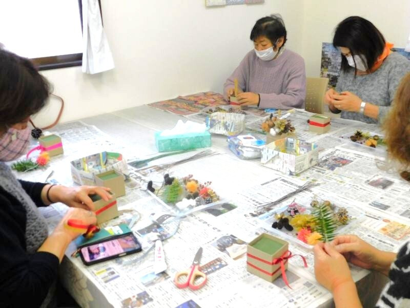 参加者の工作体験の様子