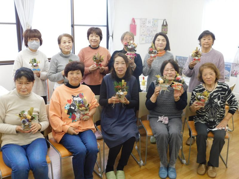 参加者たちの記念撮影の写真