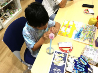 子供たちの工作の様子 その1