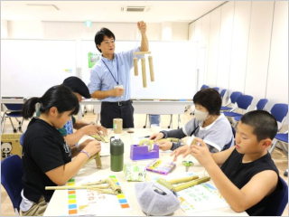 子供たちの工作の様子 その2