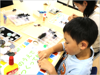 子供たちの工作の様子 その3
