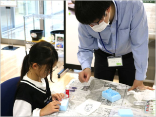 子供たちの工作の様子 その7