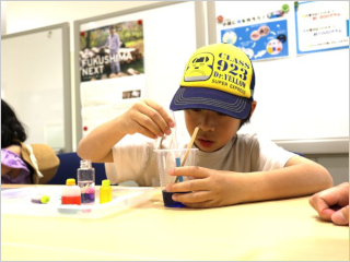 子供たちの工作の様子 その8