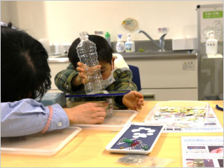 子供たちの工作の様子 その10