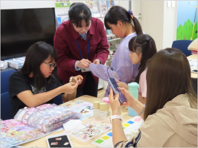 りぷルンルン ぷっくりシールを作成している様子
