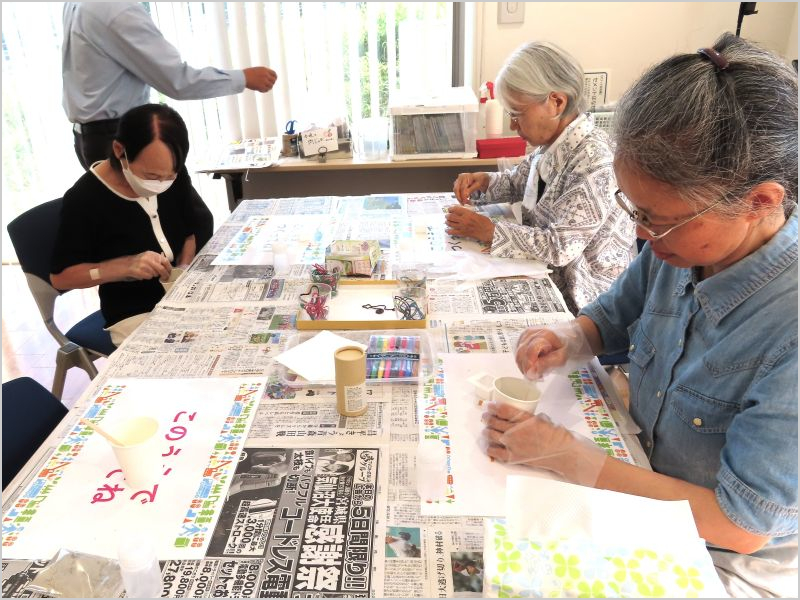 集中して作業している参加者の様子