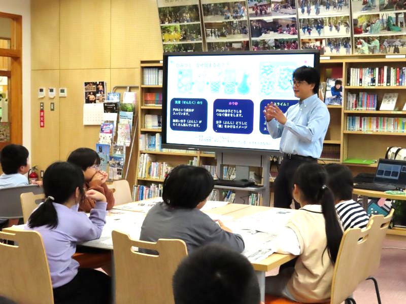 講座を受ける子供たち
